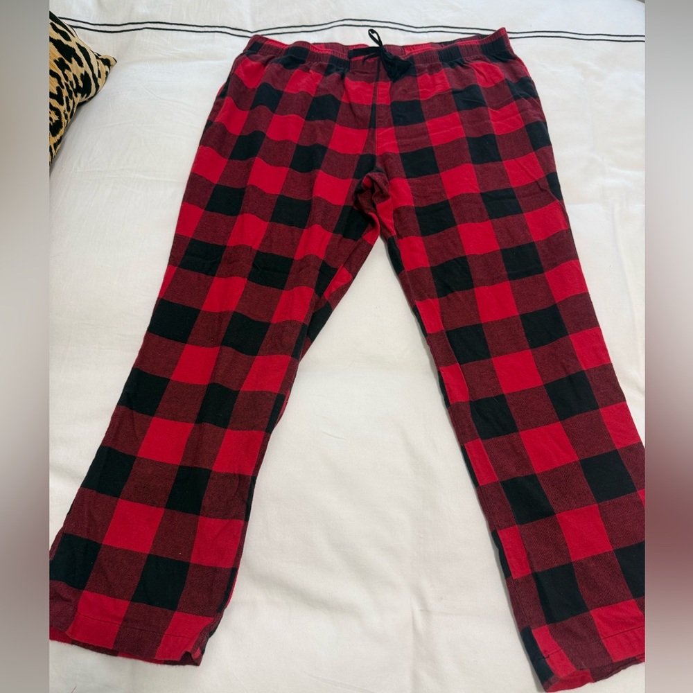 Old Navy Red and Black Plaid Pajama Pants, Size XL